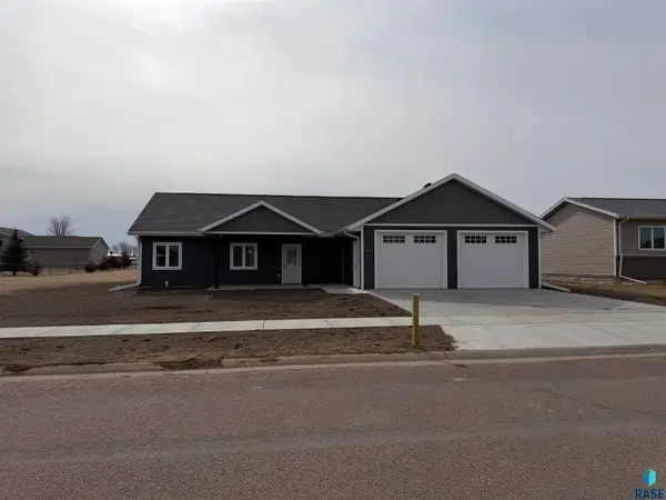 636 Apple Creek Rd, Parker, SD 57053