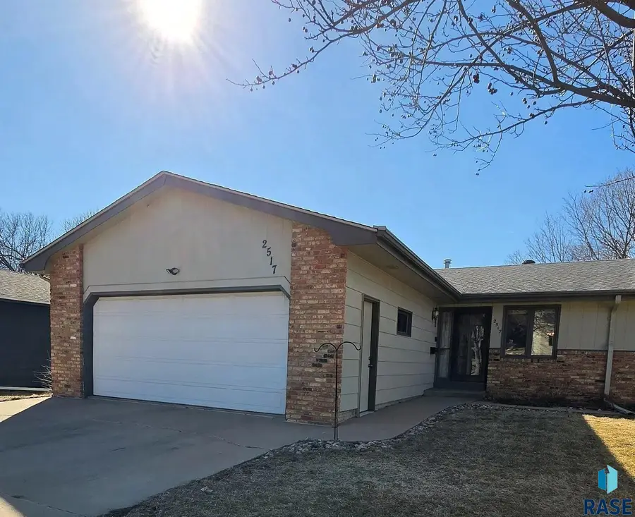 2517 S Cook Rd, Sioux Falls, SD 57105 - #3