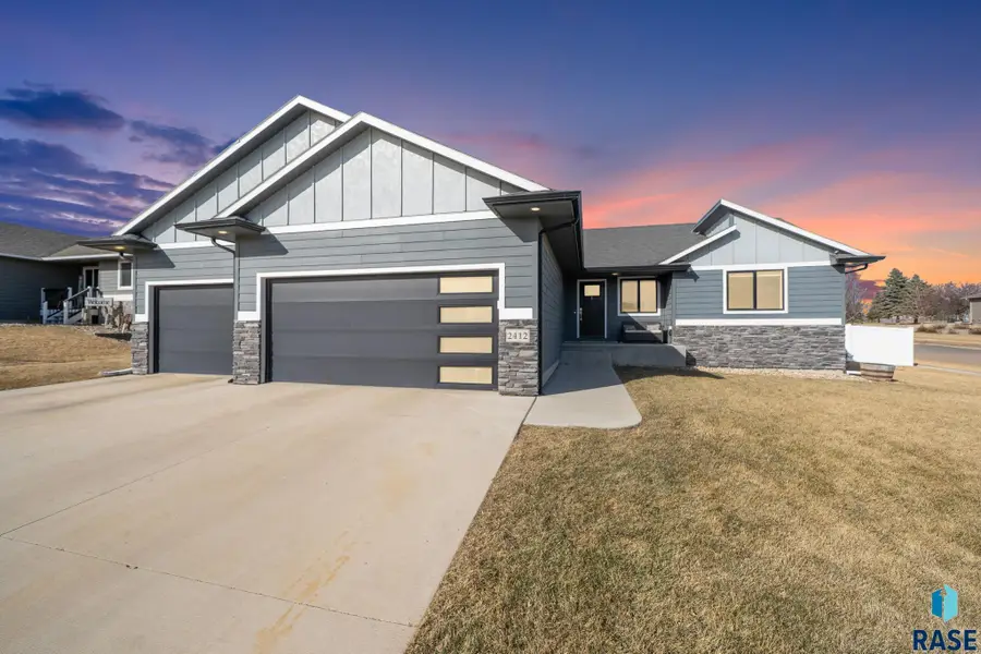 2412 E Stewart Ln, Brandon, SD 57005 - #2