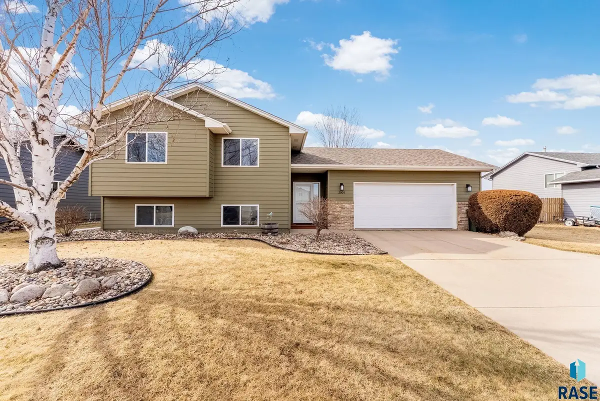 3901 S Stanford Ave, Sioux Falls, SD 57106 - #1