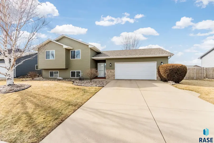 3901 S Stanford Ave, Sioux Falls, SD 57106 - #2