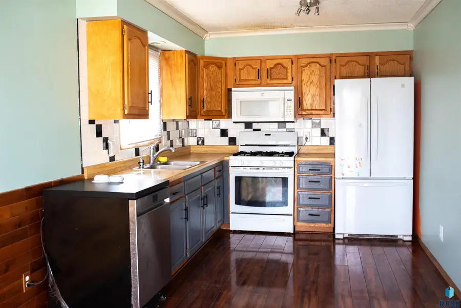 5116 E 16th St, Sioux Falls, SD 57110 - #2