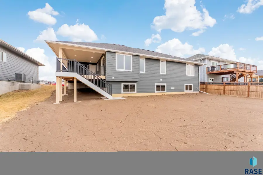 6629 E 49th St, Sioux Falls, SD 57110 - #2