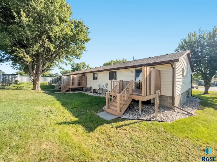 1505 E Cedar Cir, Brandon, SD 57005 - #3