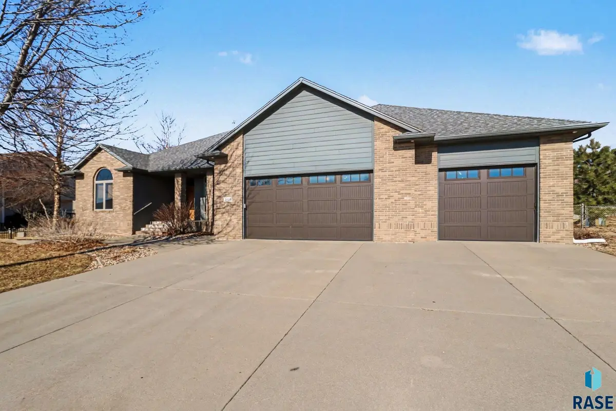 1004 Laquinta St, Sioux Falls, SD 57108 - #1