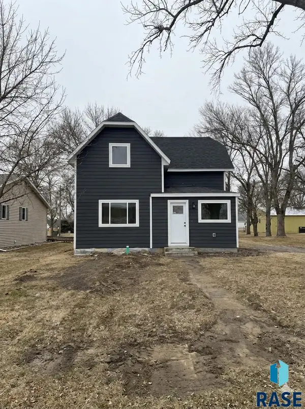 310 S 3rd St, Arlington, SD 57212
