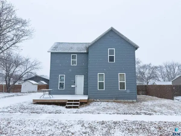210 S Liberty Ave, Madison, SD 57042