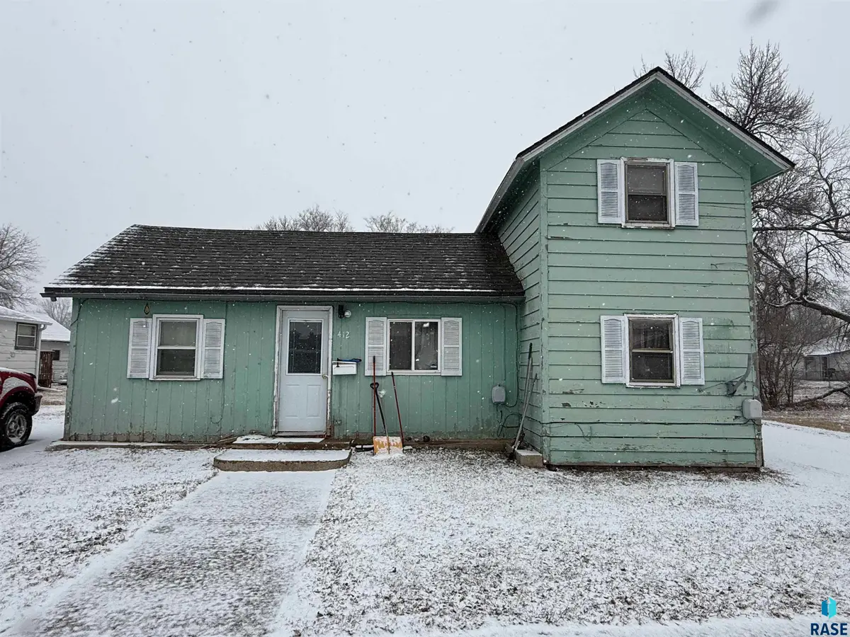 412 SW 2nd St, Madison, SD 57042 - #1