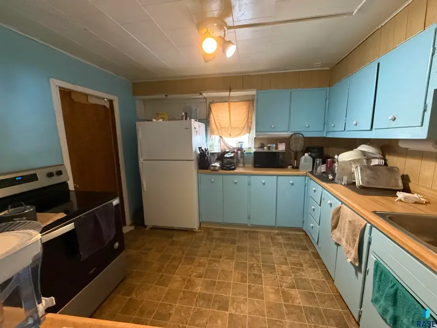 412 SW 2nd St, Madison, SD 57042 - #3