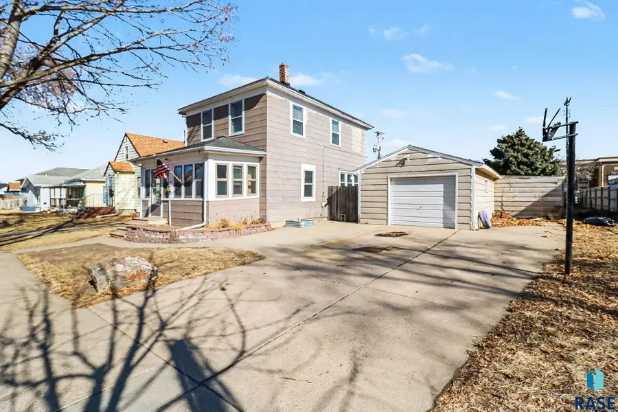 706 N French Ave, Sioux Falls, SD 57103 - #2