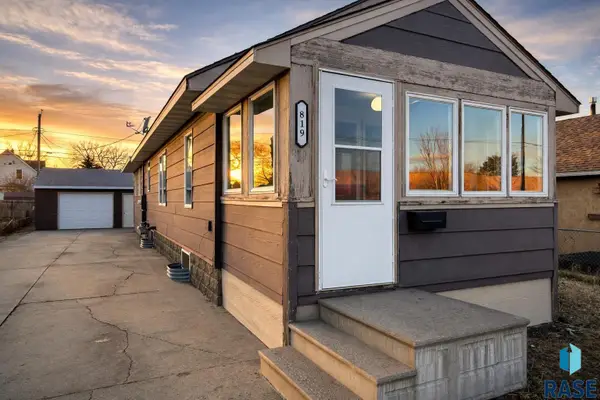 819 N Cliff Ave, Sioux Falls, SD 57103