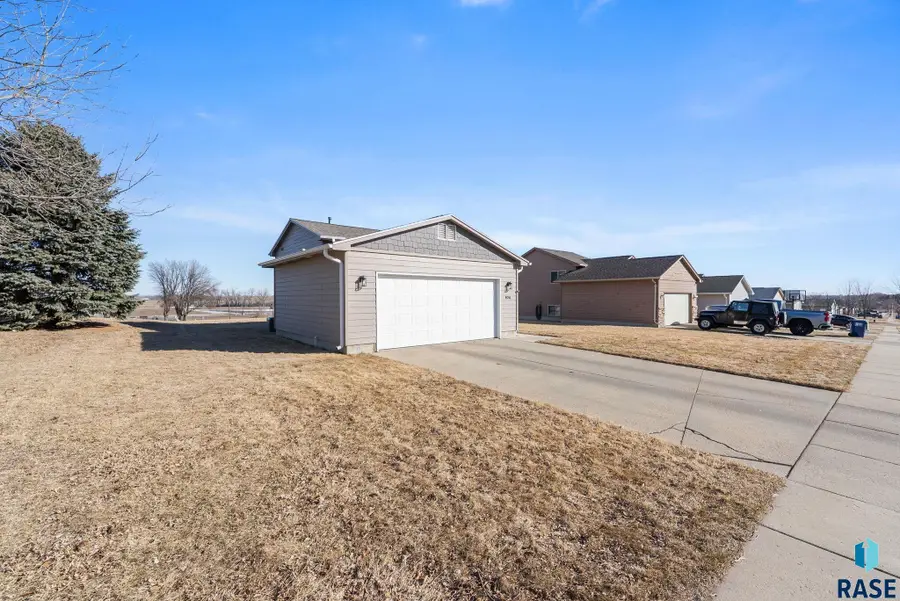 8016 W Browning St, Sioux Falls, SD 57106 - #3