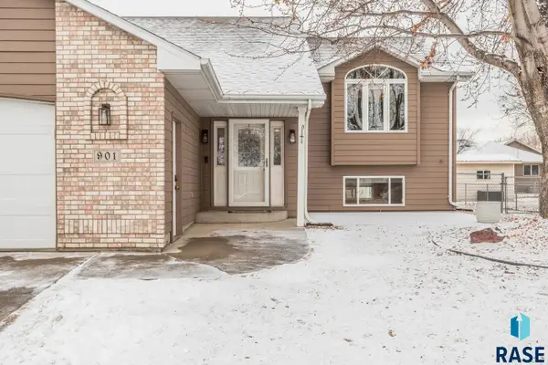 901 E Pine St, Brandon, SD 57005