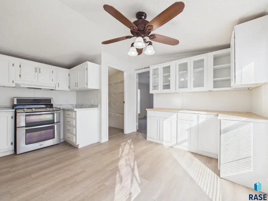 908 N Irene Pl, Sioux Falls, SD 57107 - #2