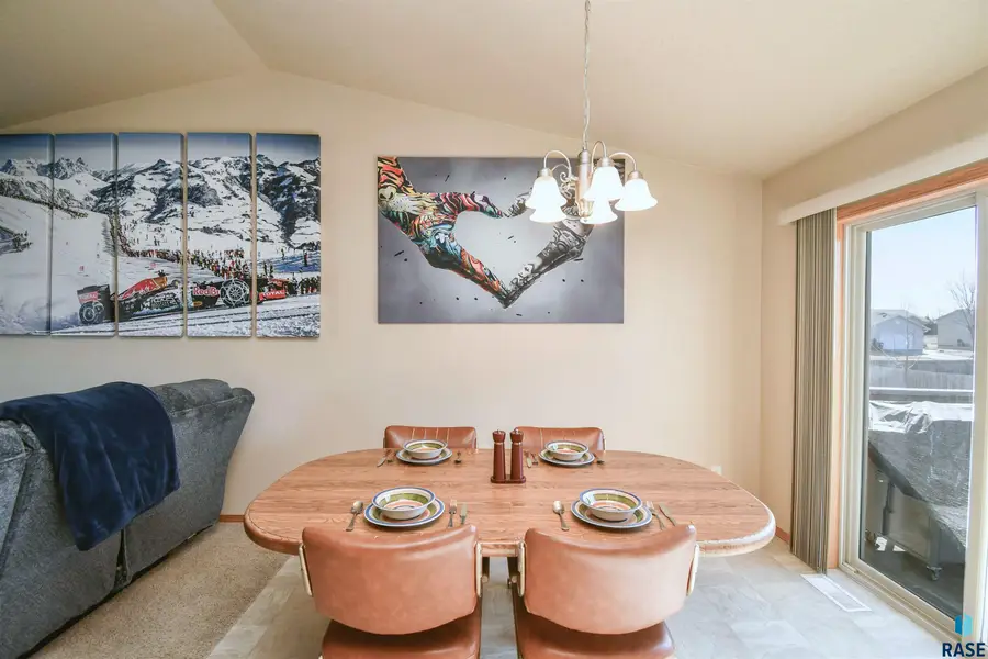 7805 W 44th St, Sioux Falls, SD 57106 - #3