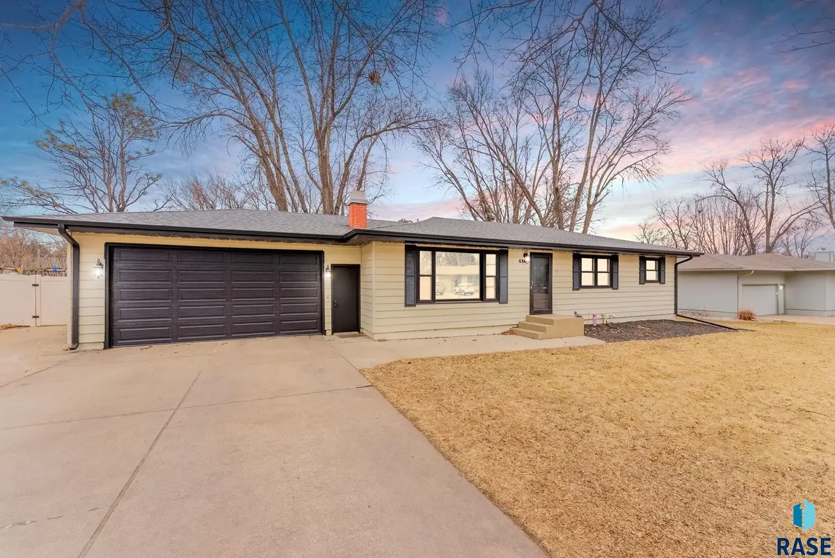 5104 W 38th St, Sioux Falls, SD 57106 - #1