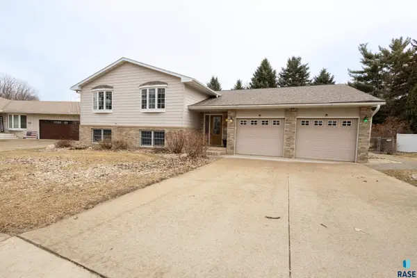 5909 W Chadwick Pl, Sioux Falls, SD 57106