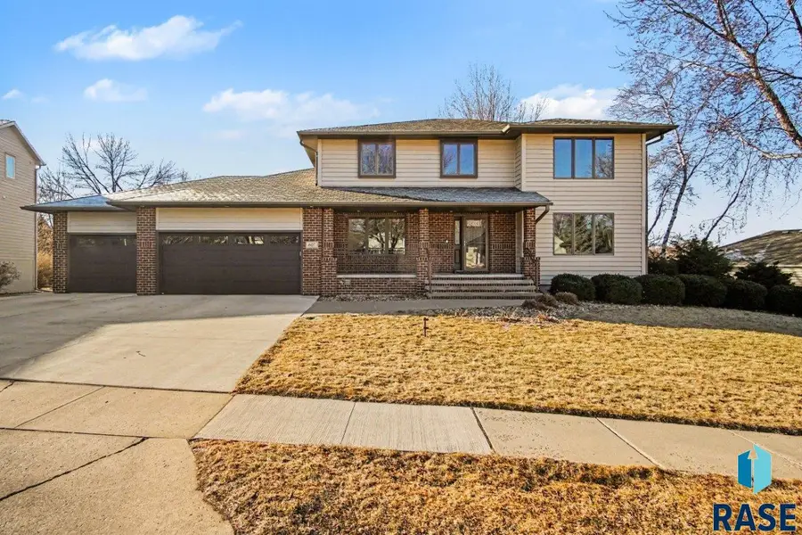 607 E 61st St, Sioux Falls, SD 57108 - #2