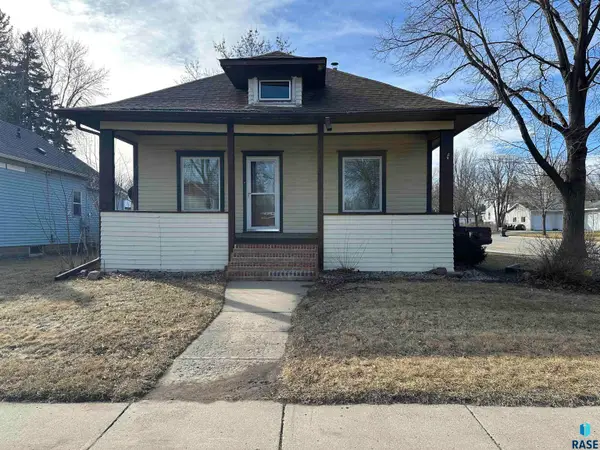 631 N Cedar St, Luverne, MN 56156