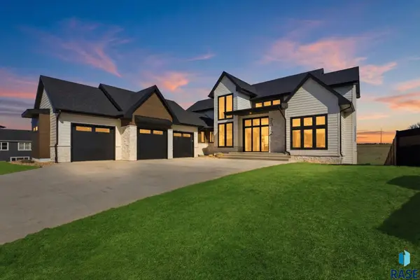 7312 Agate Cir, Sioux Falls, SD 57110