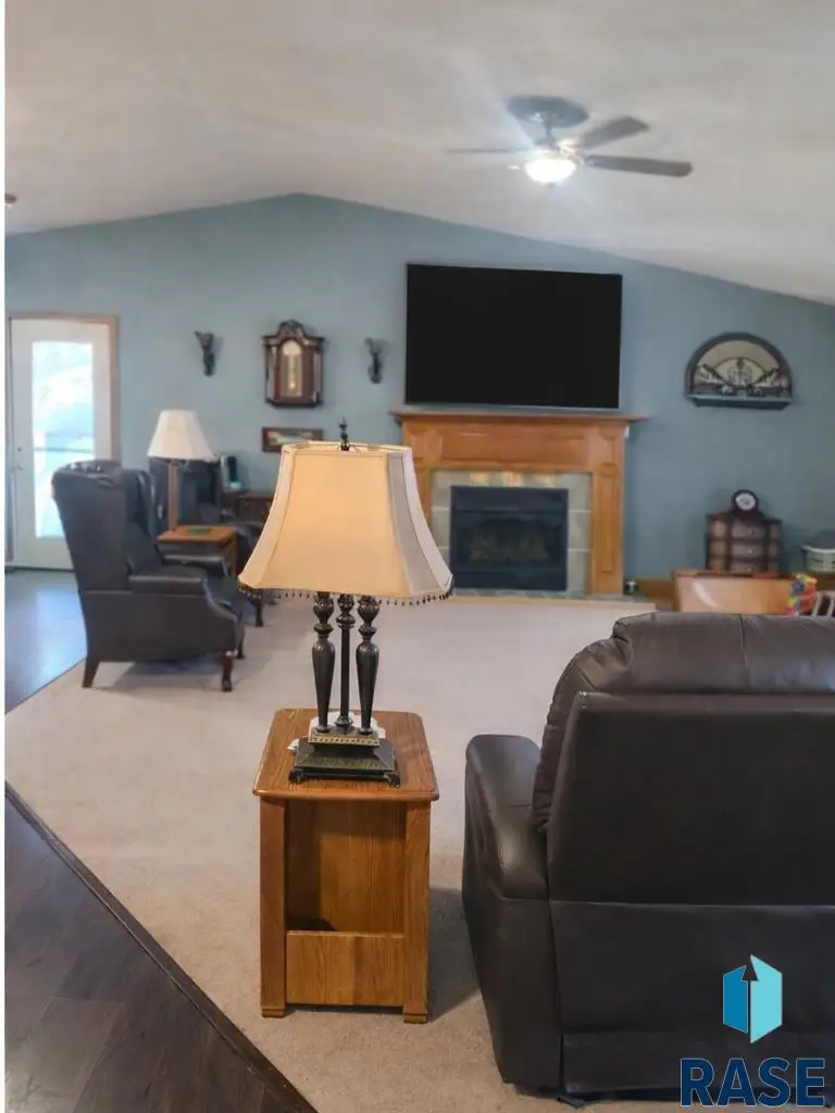 208 S Clark St, Viborg, SD 57070 - #3