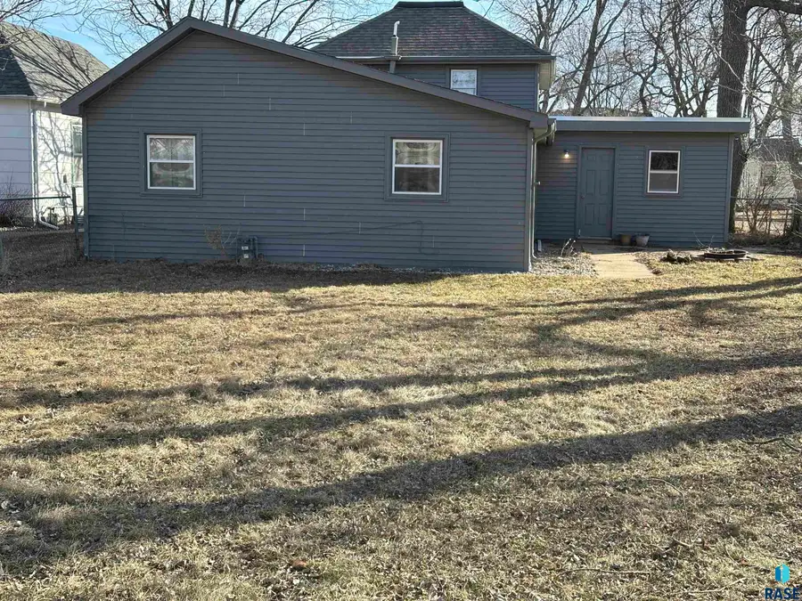 221 S Josephine Ave, Madison, SD 57042 - #3