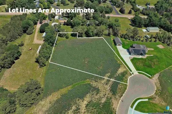 1005 N Foxtail Cir, Sioux Falls, SD 57110