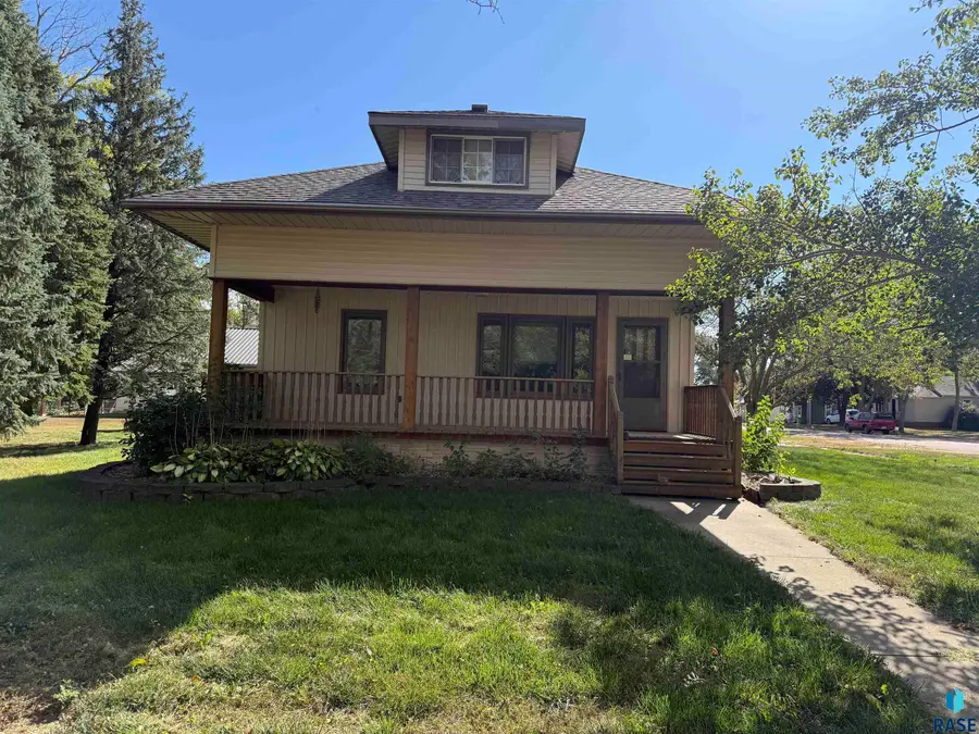 201 E 3rd St, Marion, SD 57043 - #2