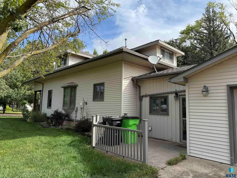 201 E 3rd St, Marion, SD 57043 - #3