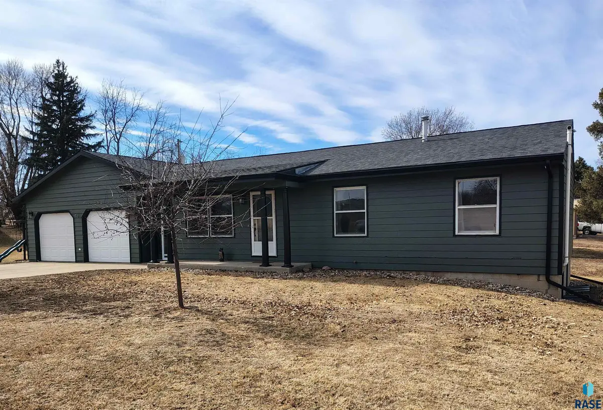 105 Center Ave, Garretson, SD 57030 - #1
