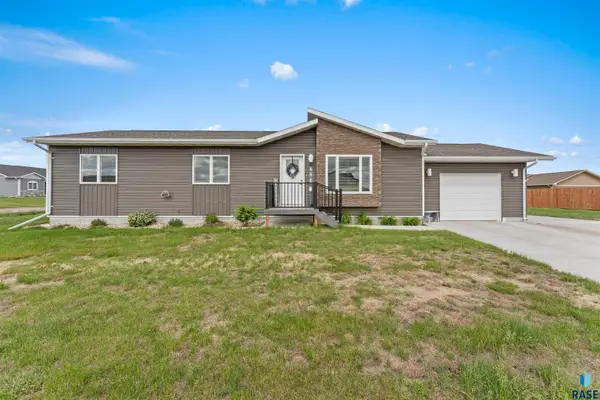 203 Cherry Ln, Chamberlain, SD 57325