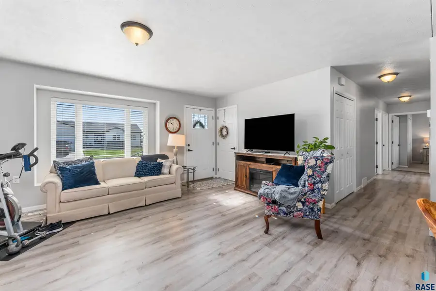 203 Cherry Ln, Chamberlain, SD 57325 - #3