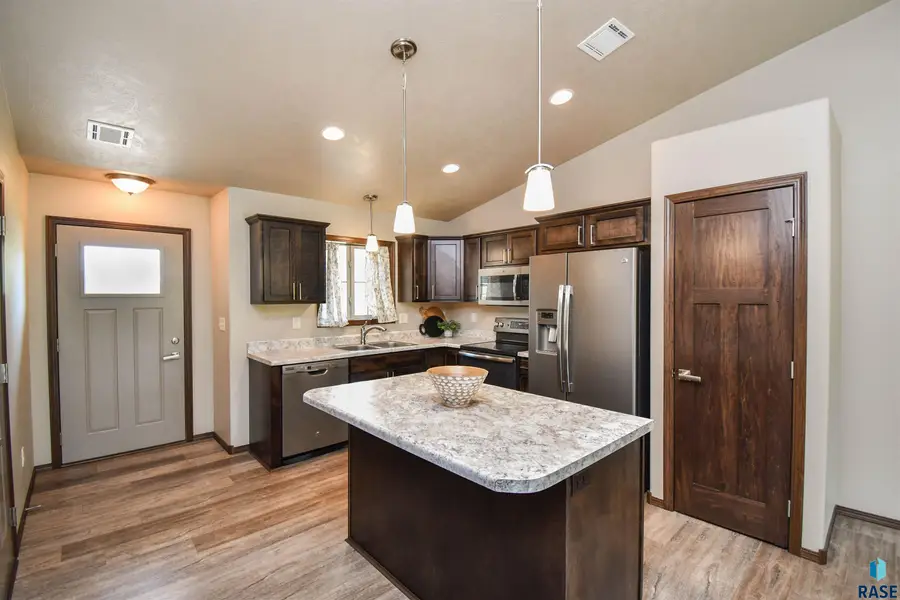 2428 E Meadowside Pl, Sioux Falls, SD 57108 - #2