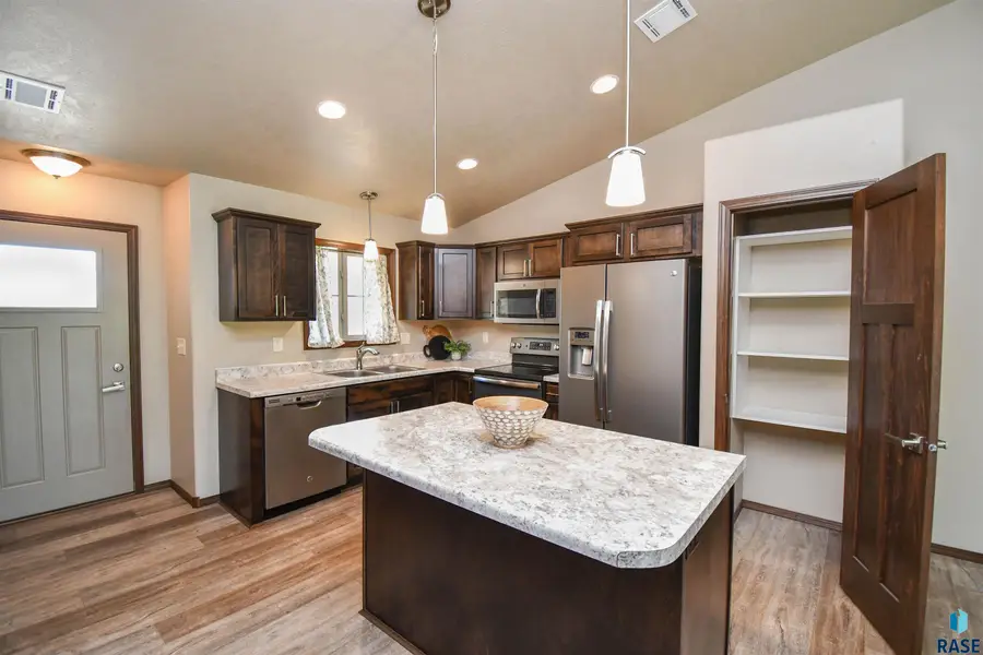 2428 E Meadowside Pl, Sioux Falls, SD 57108 - #3