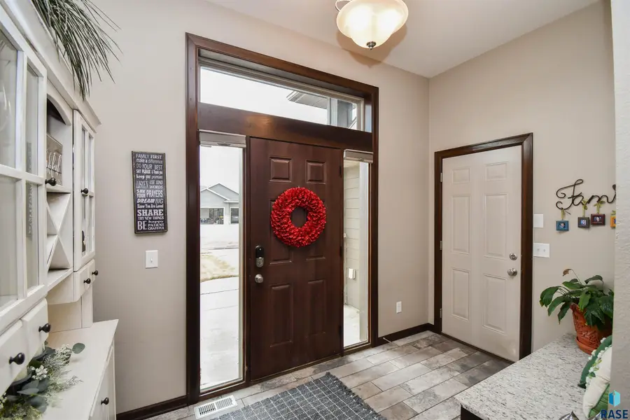 5504 S Solono Ave, Sioux Falls, SD 57108 - #3