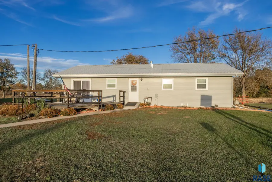 43372 W Washington Ave, Howard, SD 57349 - #2