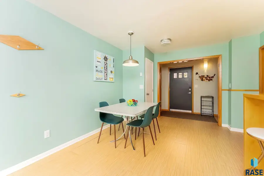 1919 S Williams Ave, Sioux Falls, SD 57105 - #3