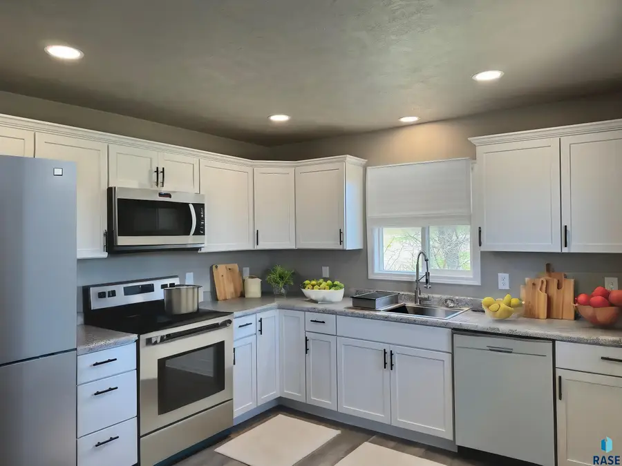 1513 S Splitrock Blvd, Brandon, SD 57005 - #3