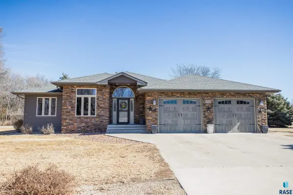 Deerfield Ln, Mitchell, SD 57301