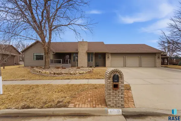 412 E Meadowlark Cir, Brandon, SD 57005