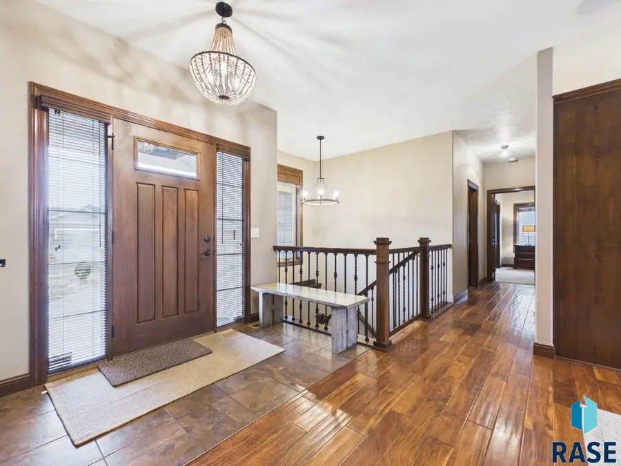 2105 S Silverpine Ct, Sioux Falls, SD 57110 - #3