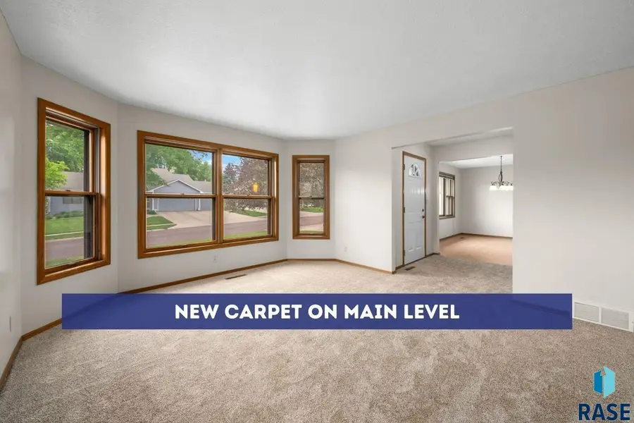 909 E 64th St, Sioux Falls, SD 57108 - #2