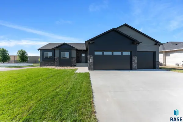 6709 E 37th St, Sioux Falls, SD 57110