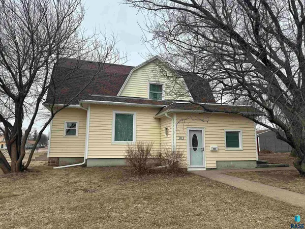 303 N Liberty Ave, Madison, SD 57042