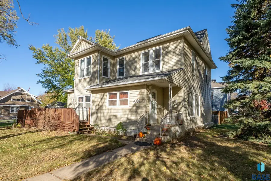 500 W Spruce St, Beresford, SD 57004 - #2