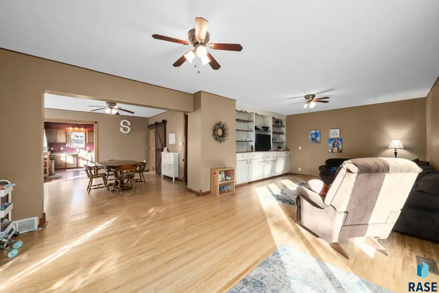 500 W Spruce St, Beresford, SD 57004 - #3