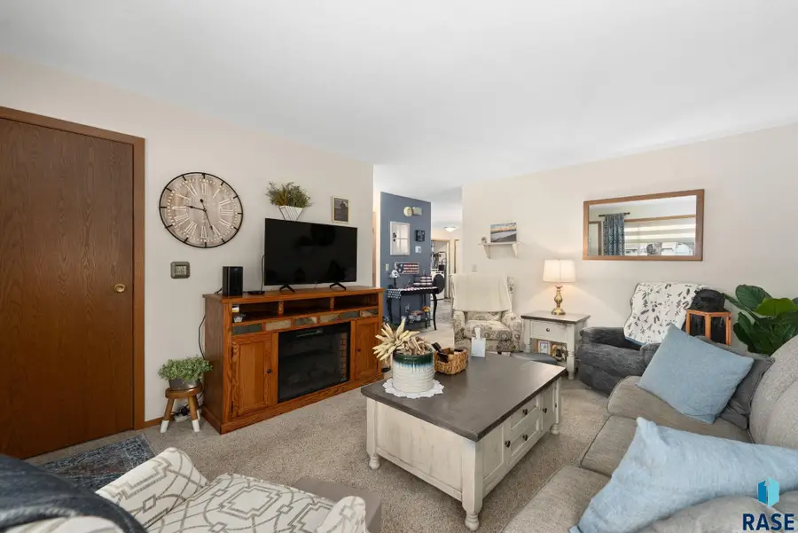 823 E Center St, Madison, SD 57042 - #3