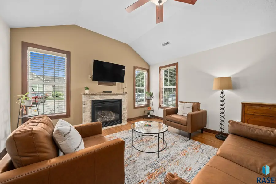 5511 E Eastbridge Pl, Sioux Falls, SD 57110 - #2