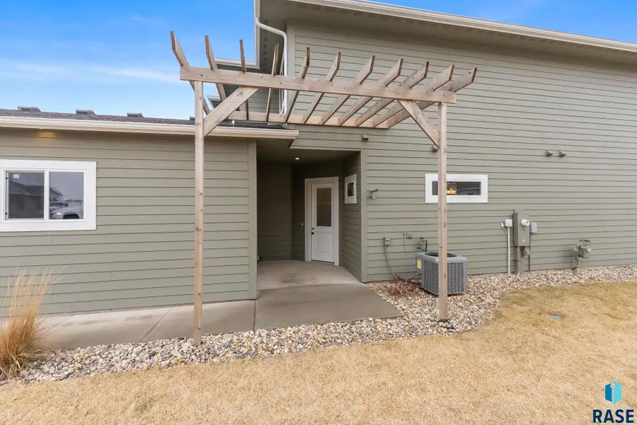 5412 W Liberator Cir, Sioux Falls, SD 57107 - #2