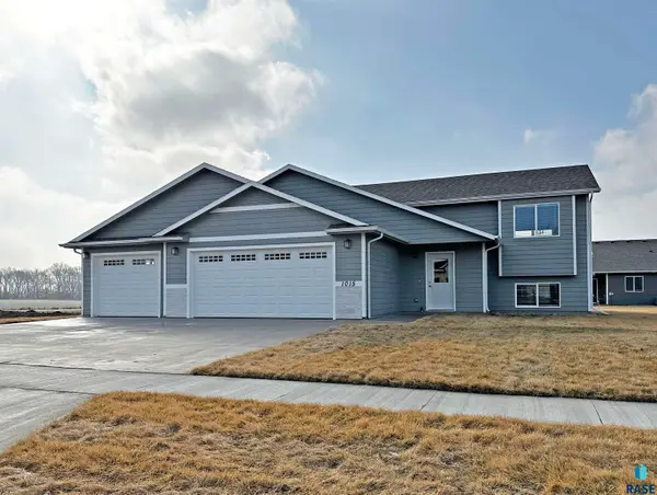 1015 Birch St, Harrisburg, SD 57032